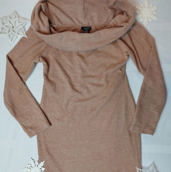 Rue21 Off Shoulder Sweater Dress Tag says Medium but fits more like a Small - Picture 2 of 7